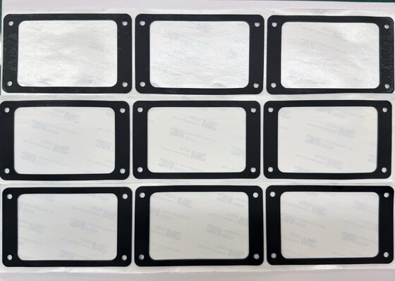 Zwarte siliconen rubber pad met gaten voor automotive en energieopslag